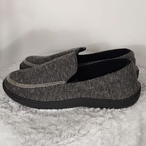 Isotoner Gray Men's Slippers 